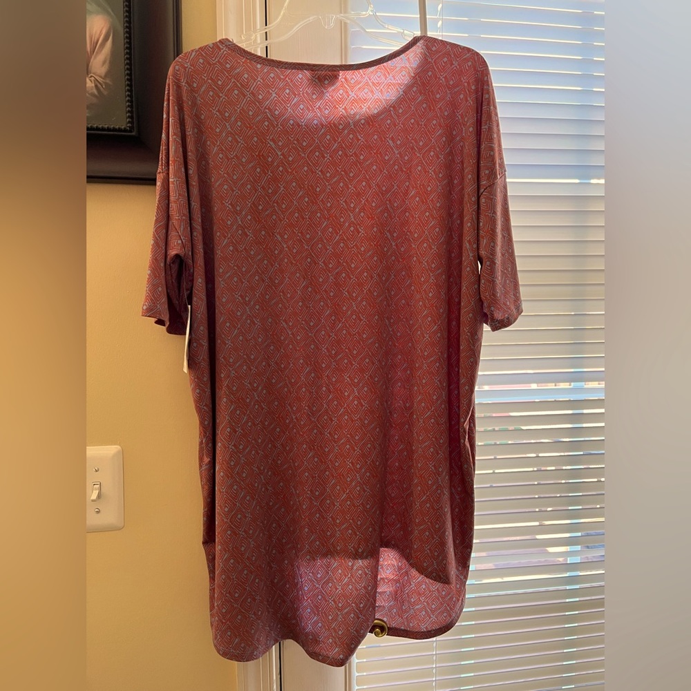 NWT LulaRoe Irma Top, size M